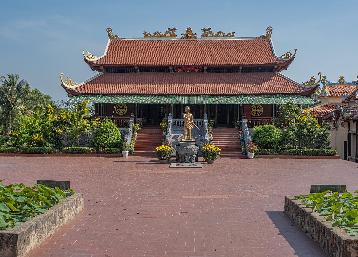 Temple sur l'île de Phu Quoc