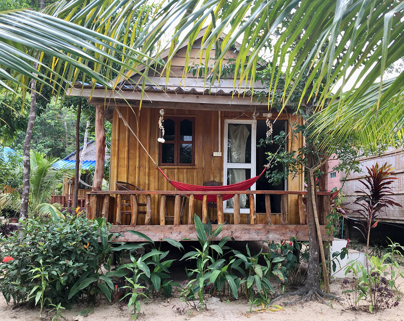 Bungalow en bambou hotel koh rong samloem