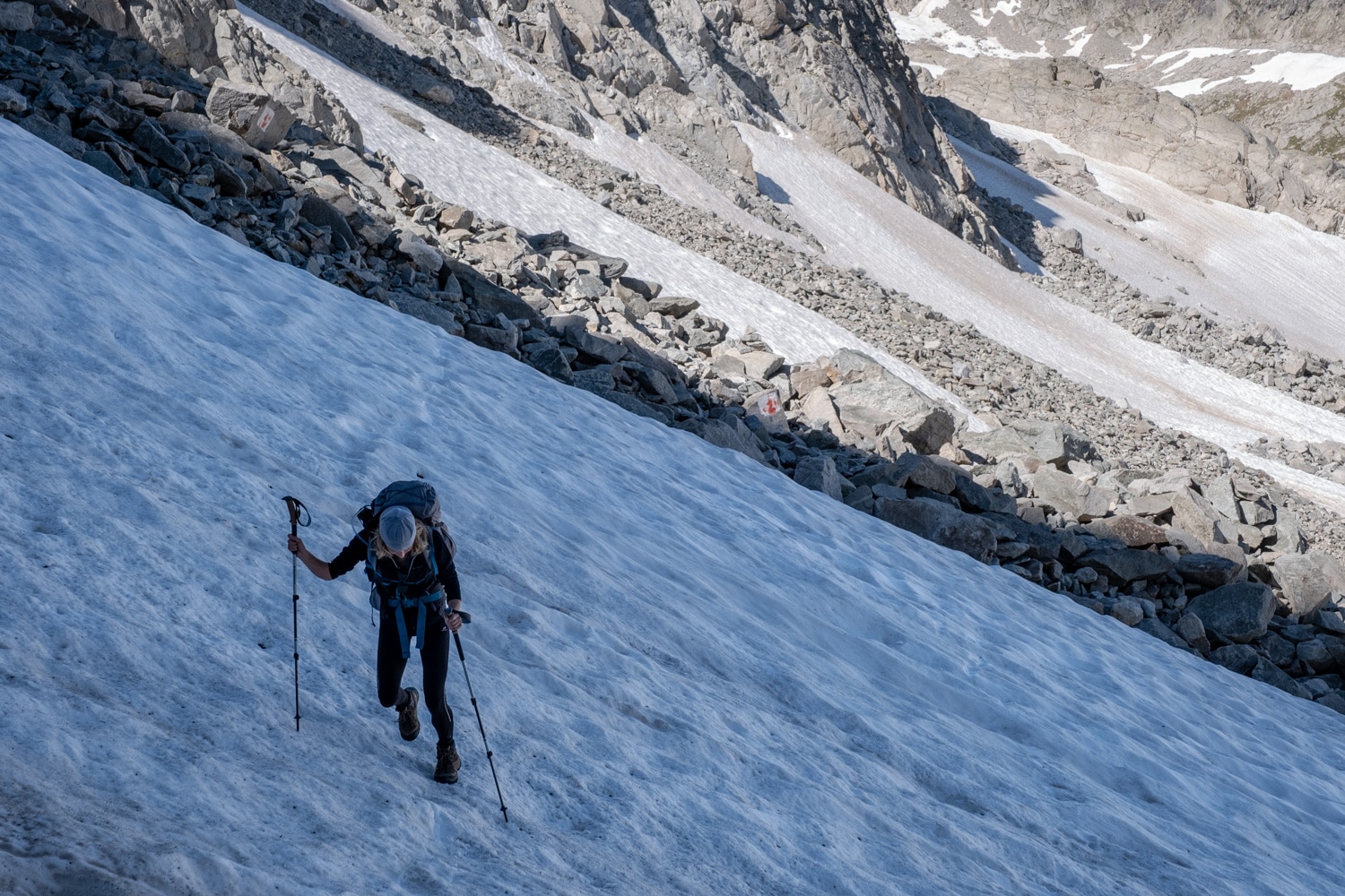 névé dans la brèche de Chausenque, randonnée dans les Pyrénées 