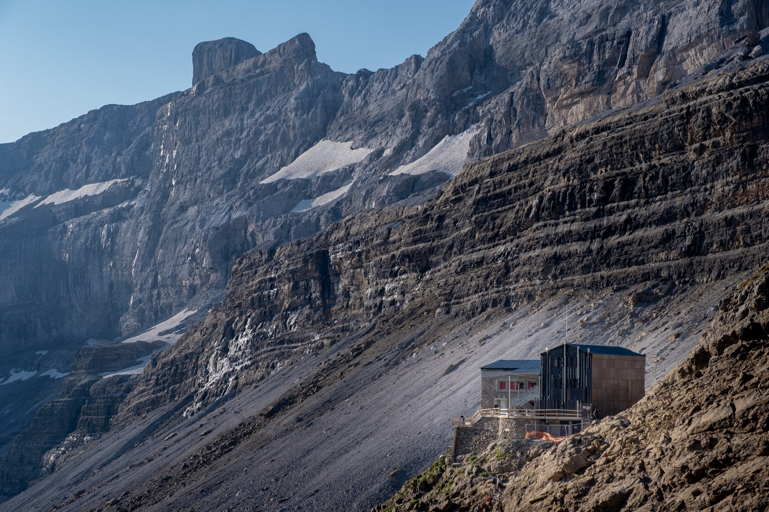 Le refuge de la brèche de Roland ou refuge des Sarradets