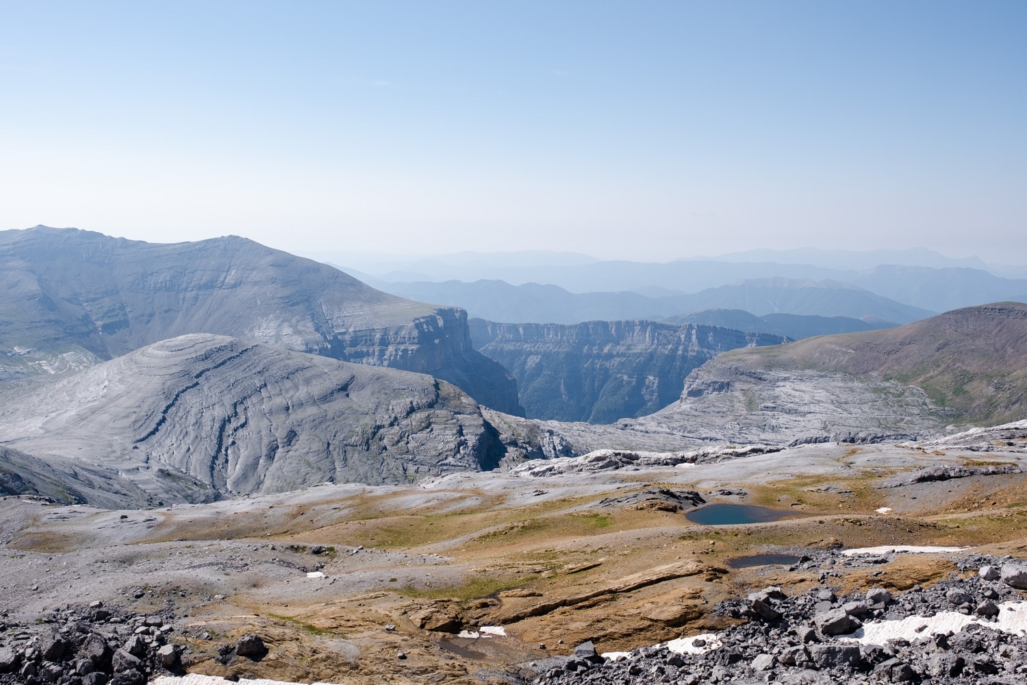 vue sur canyon d'ordesa depuis la breche de roland