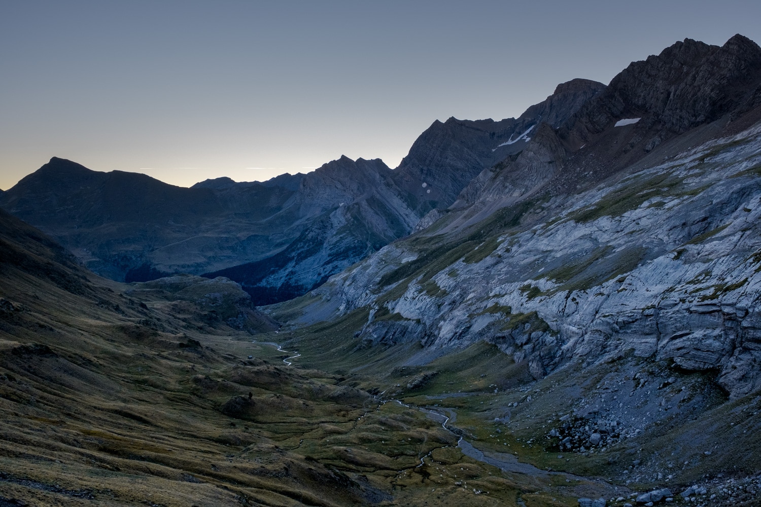 vallée de gavarnie depuis le col des tentes, en route pour le Mont Perdu