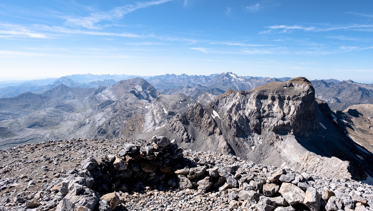 panorama exceptionnel depuis le sommet du mont perdu