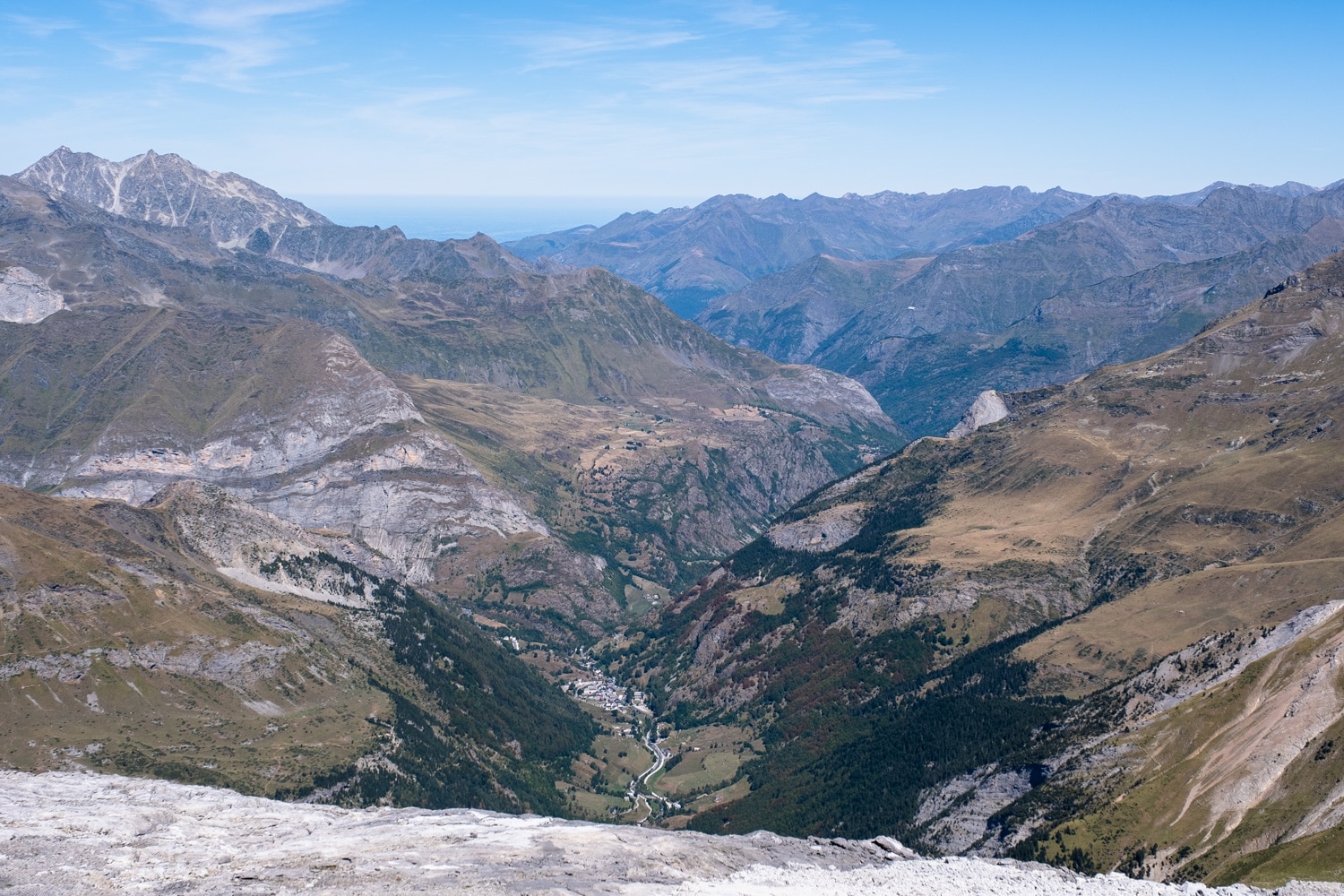 Vue de Gavarnie depuis le col de la cascade