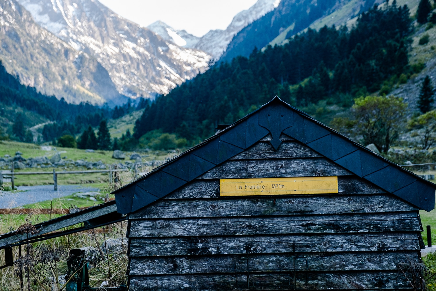 La fruitière départ de la randonnée pour le lac d'Estom