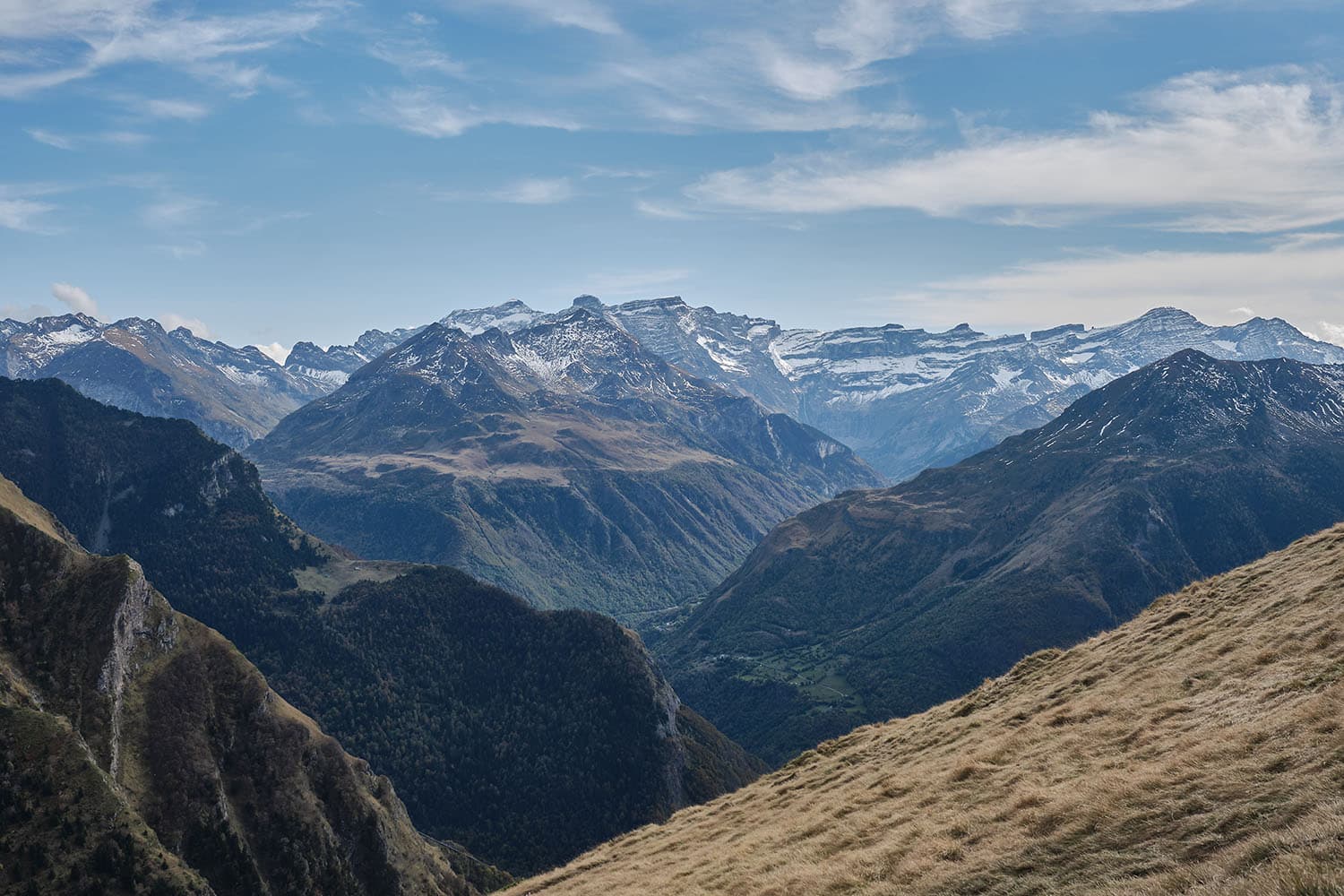 Vue sur le cirque de Gavarnie depuis le pic de Bergons