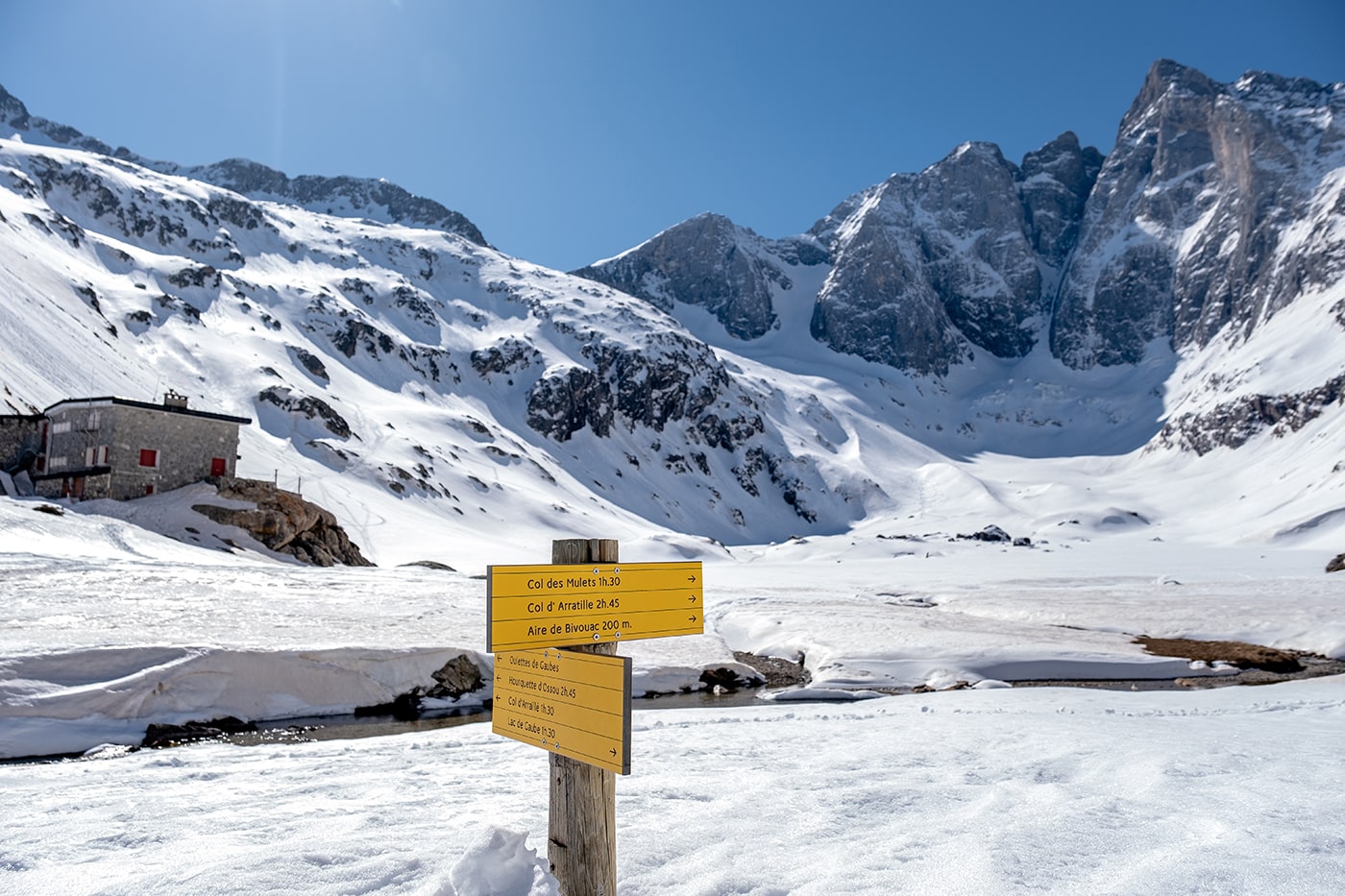 Refuge des oulettes et panorama sur le Vignemale