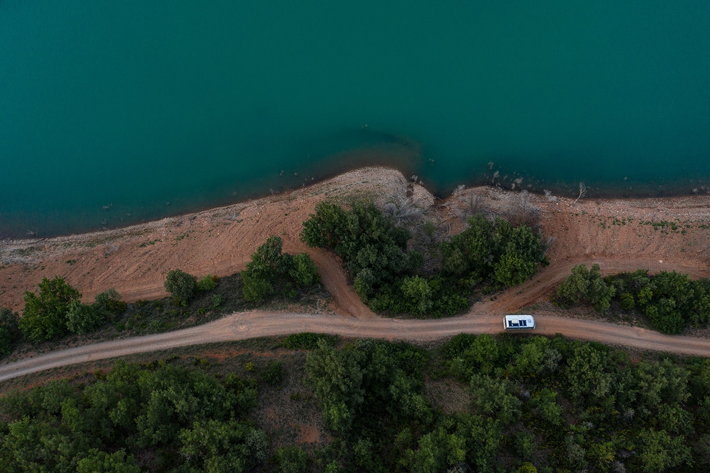 Route pour Blog de vanlife et voyage en camping-car en Europe à la muraille de Finestras