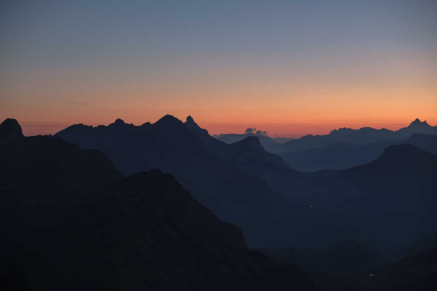 Lever de soleil sur les Aravis depuis le Mont Charvin