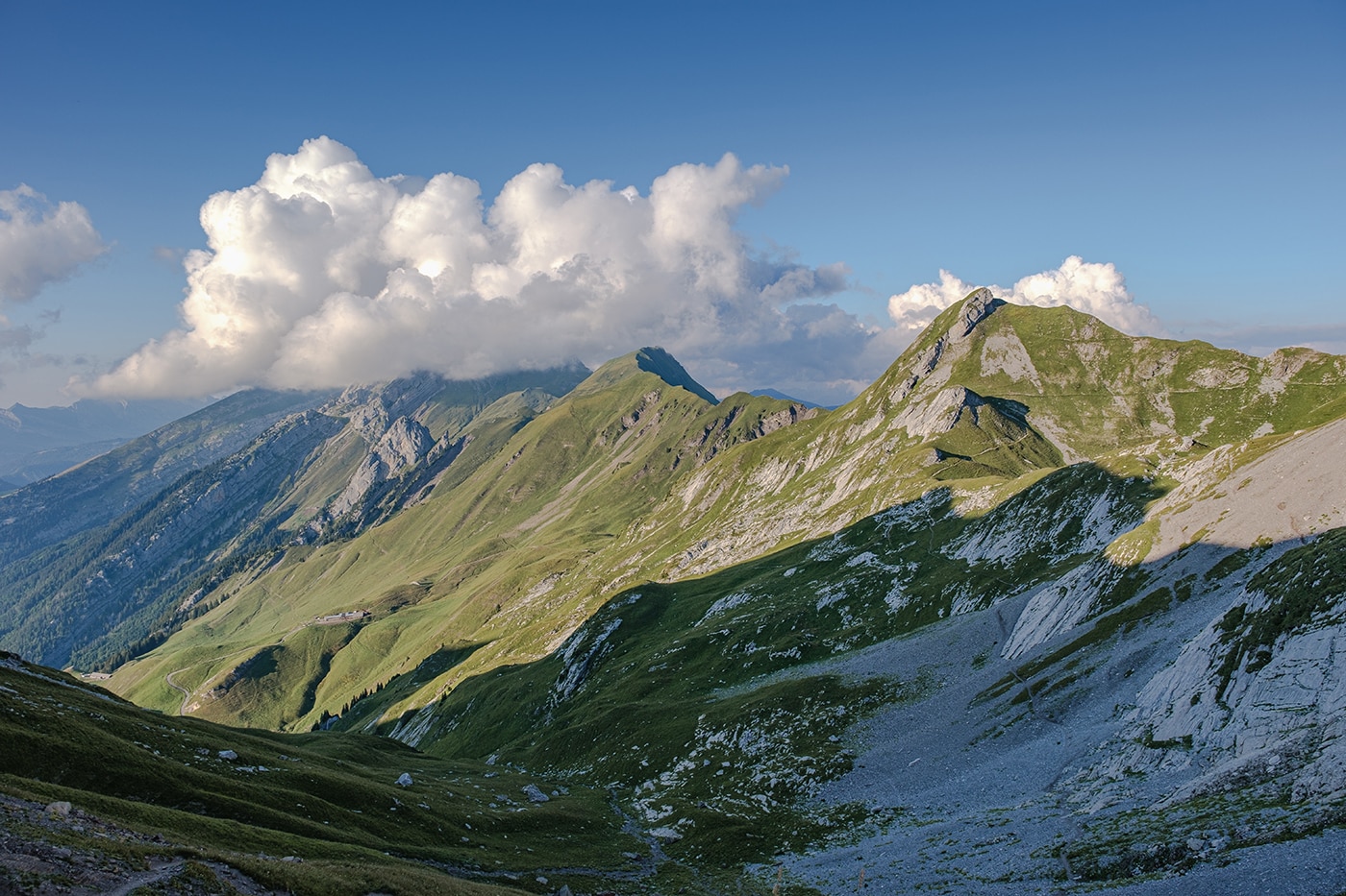 Vue depuis le col des Porthets dans les Aravis