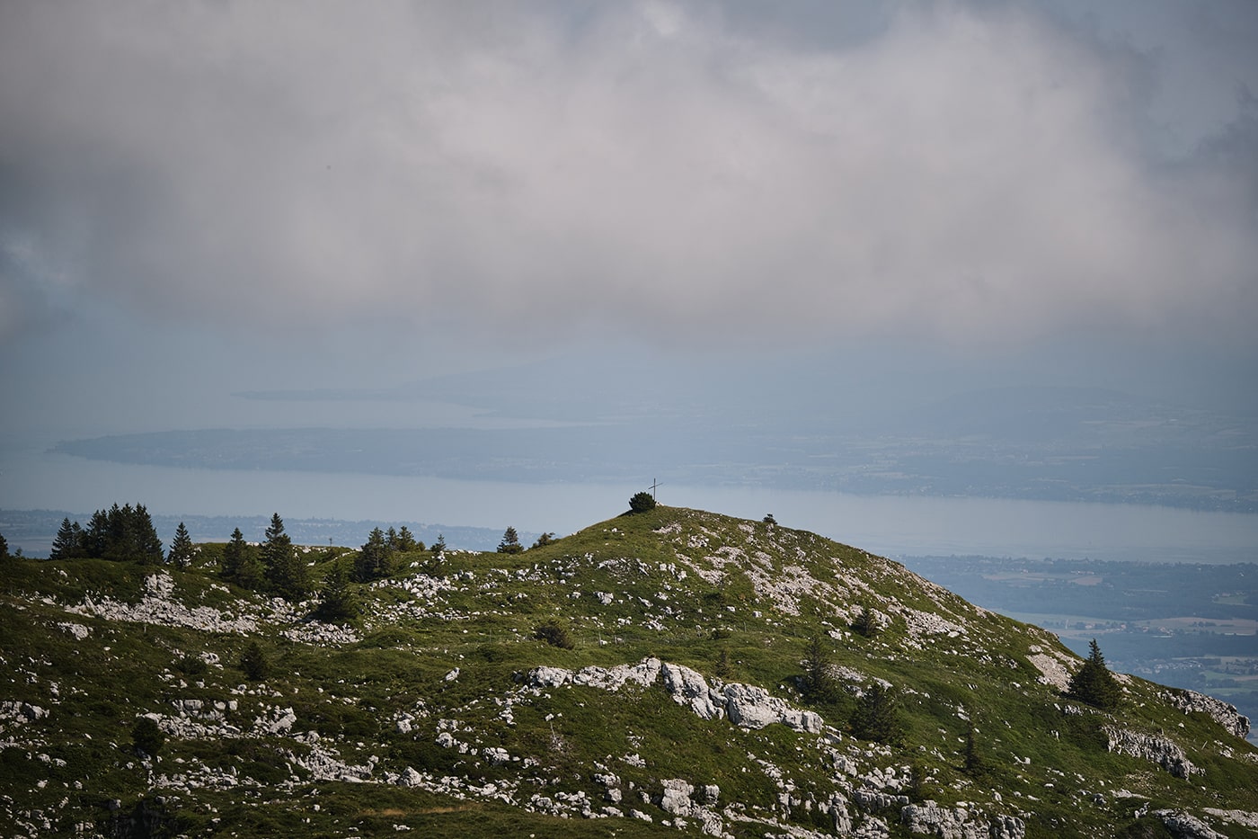 Vue sur le lac Léman depuis le Crêt de la Neige