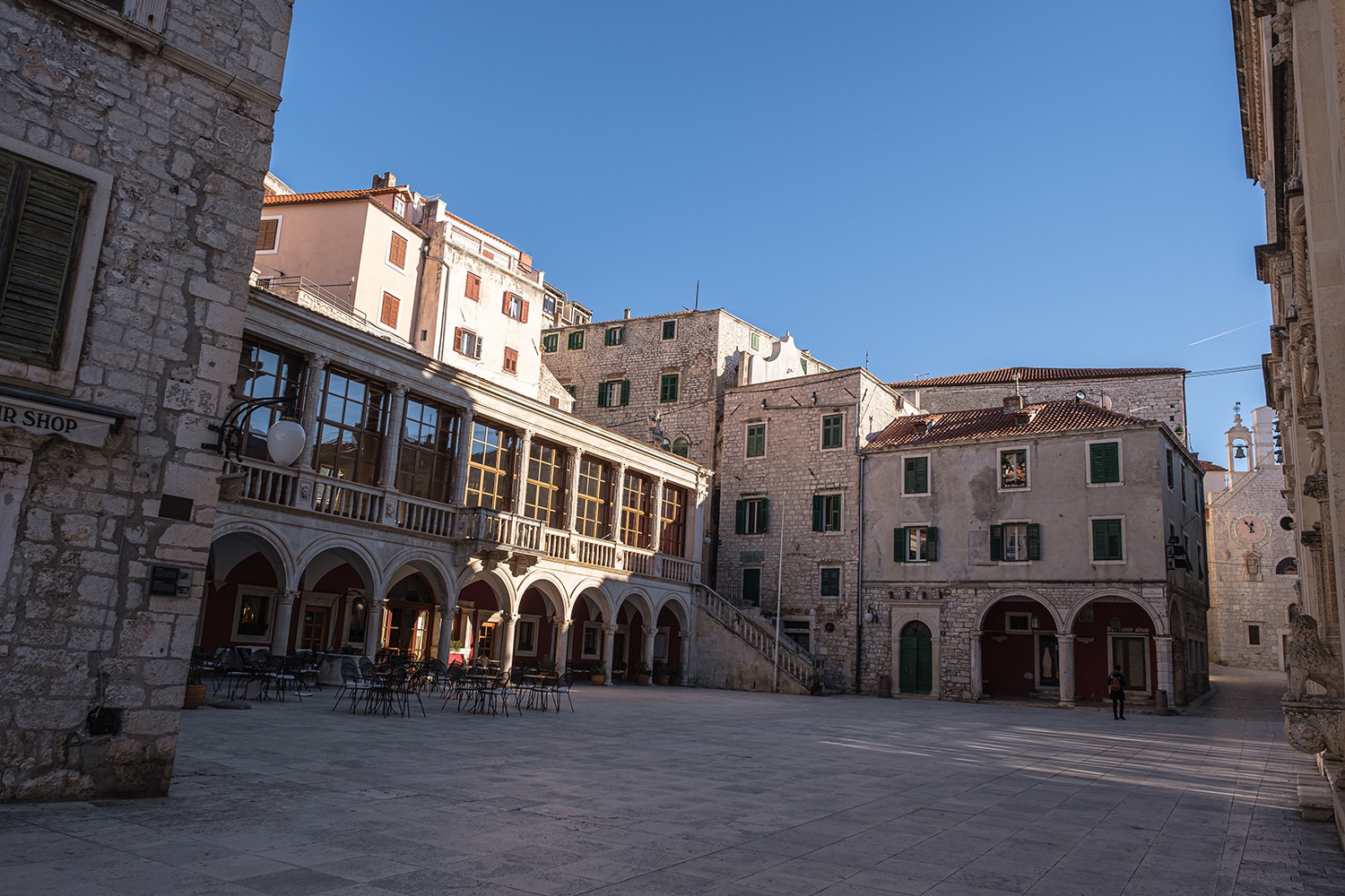 Place de la république croate à Sibenik.