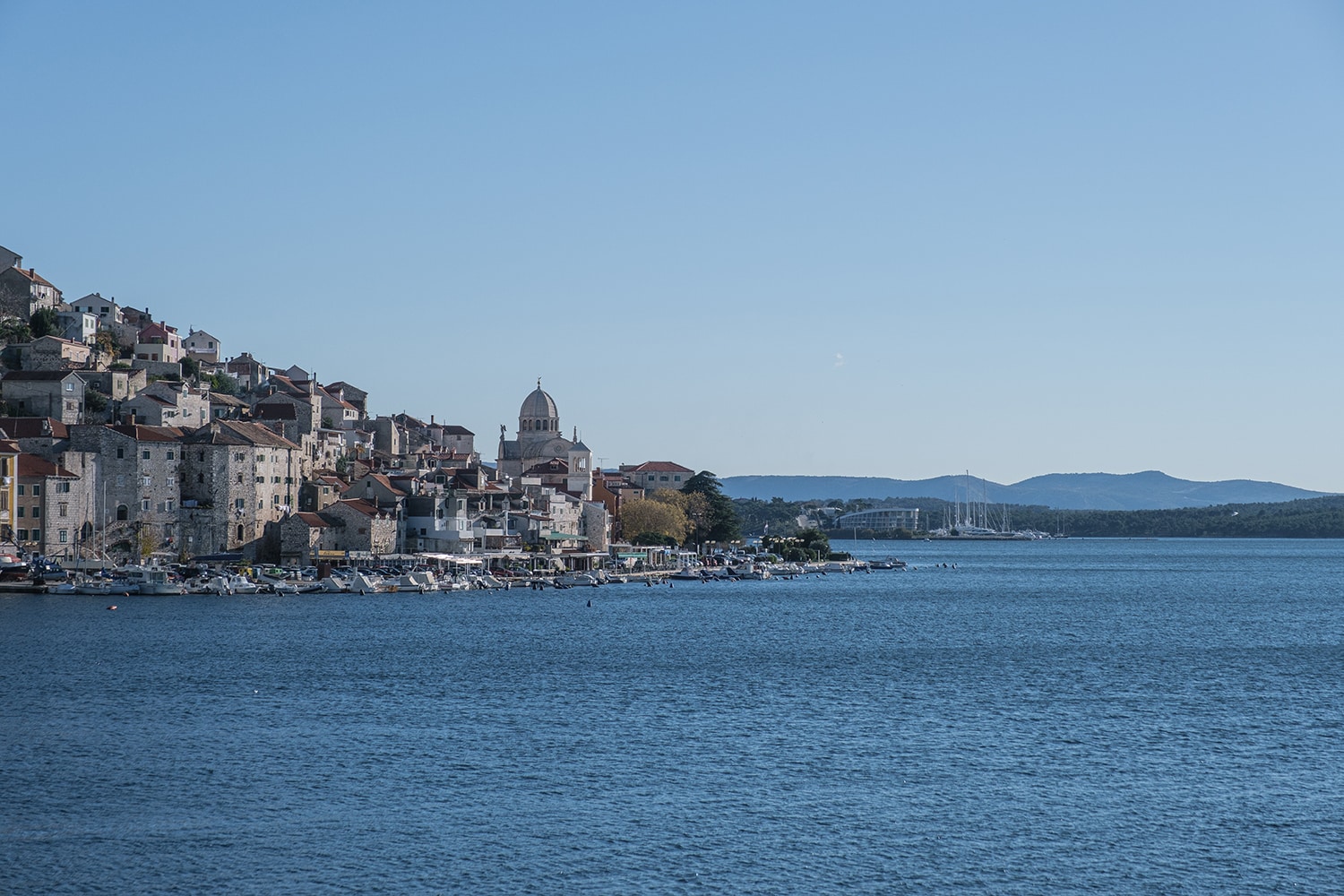 Vue sur la ville de Sibenik depuis le port