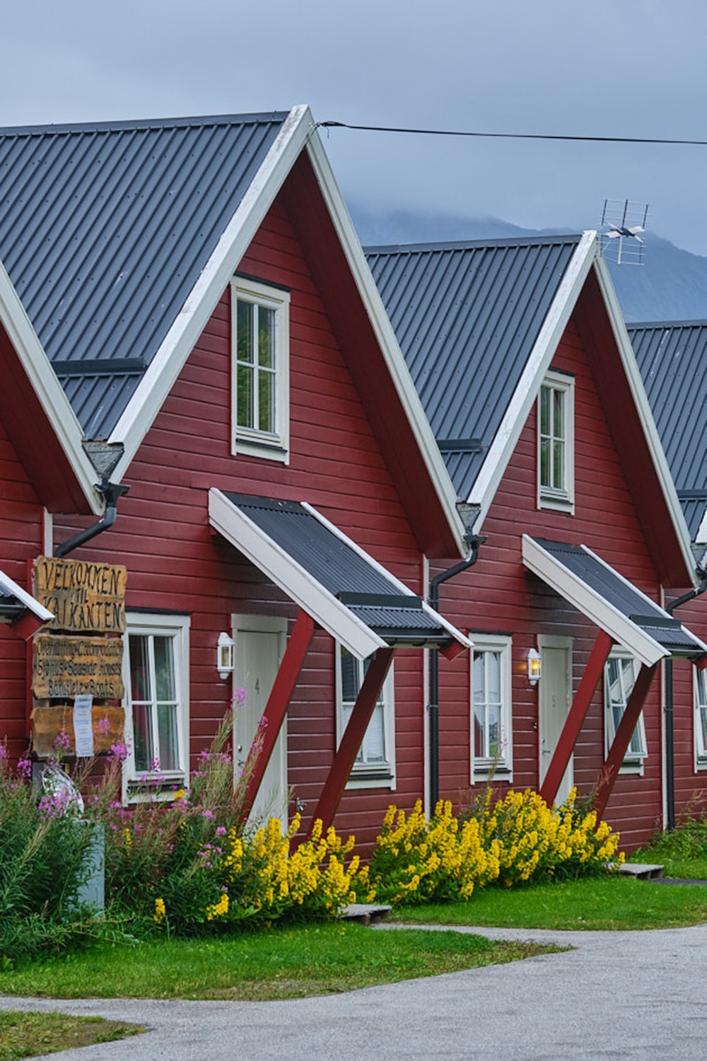 Cabanes rouges pêcheurs Senja Norvège