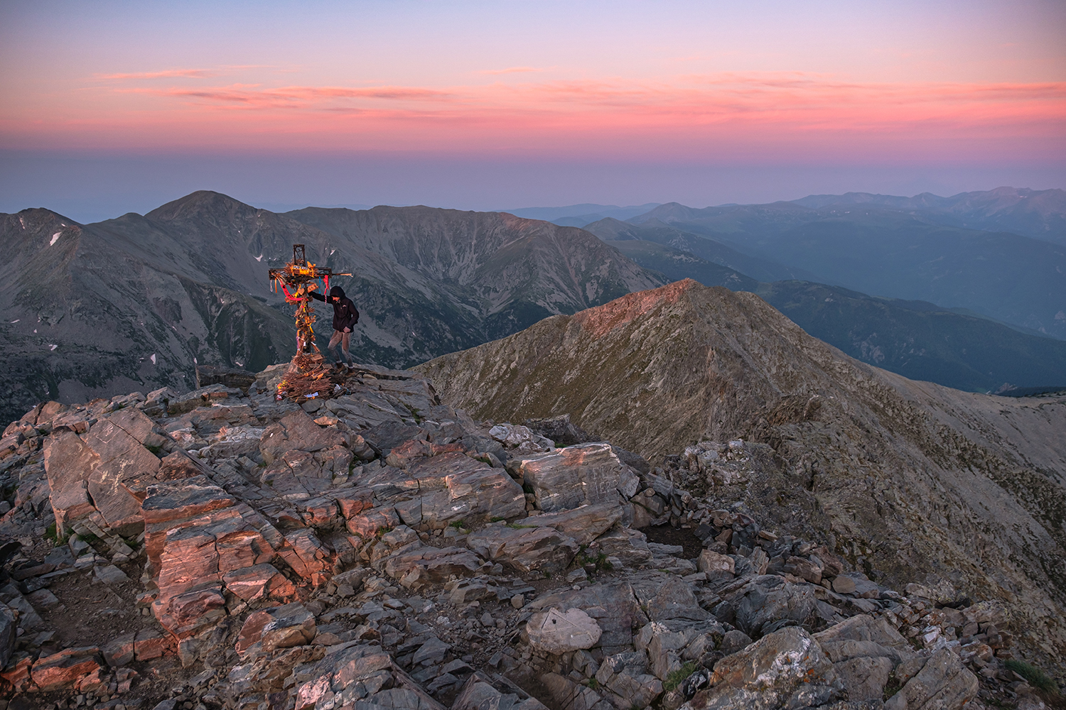 Sommet du pic du Canigou pendant des vacances dans les Pyrénées Orientales