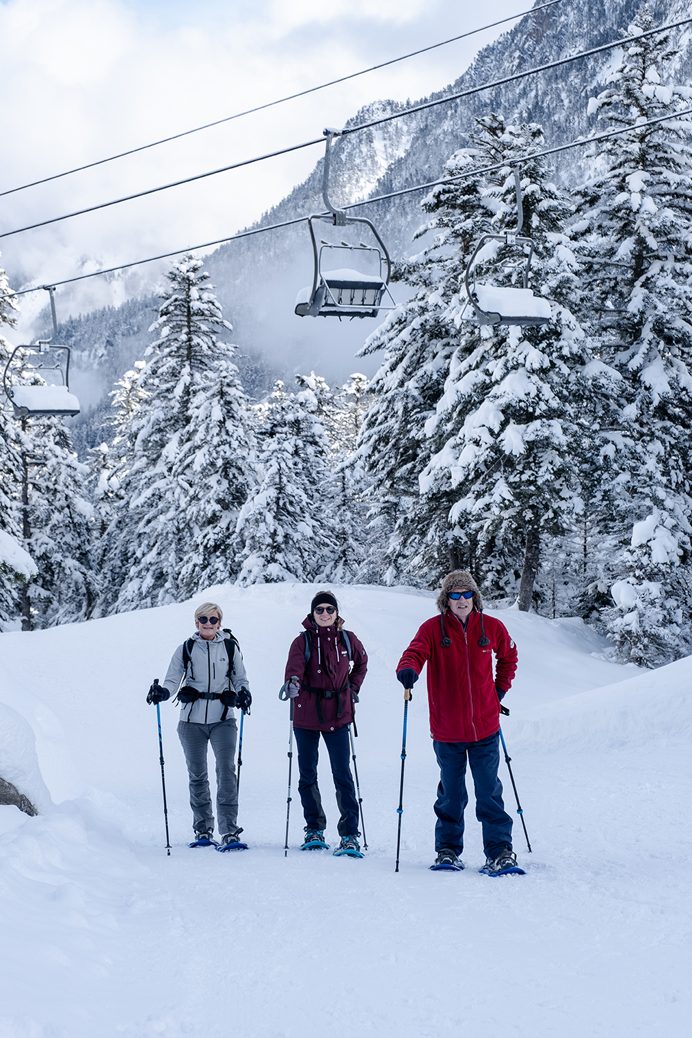 Randonnée en raquette pendant des vacances dans les Pyrénées