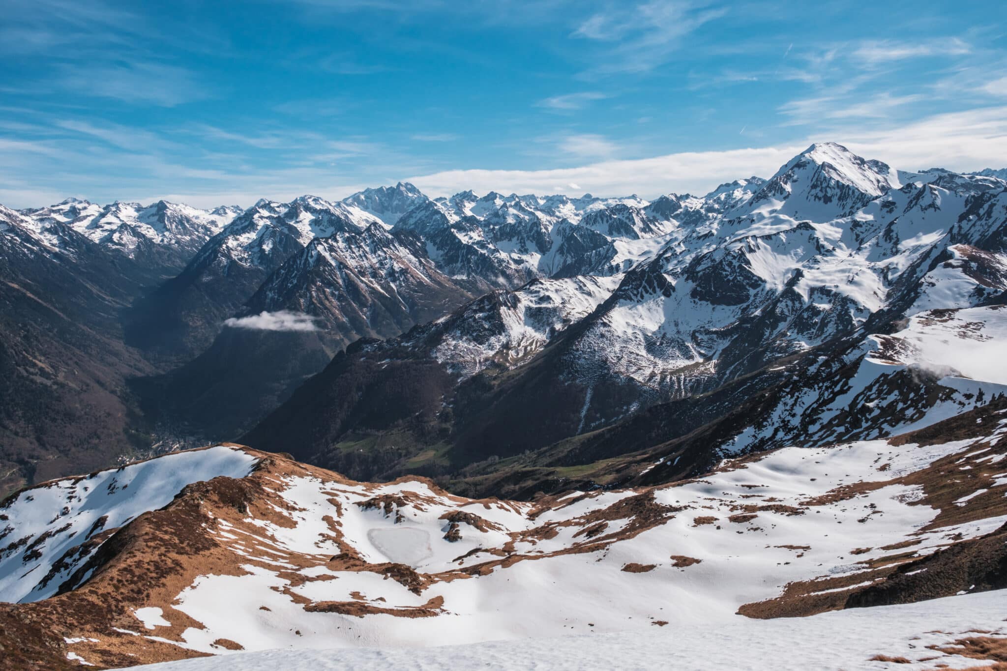 Vue sur le massif du Vignemale depuis le Cabaliros