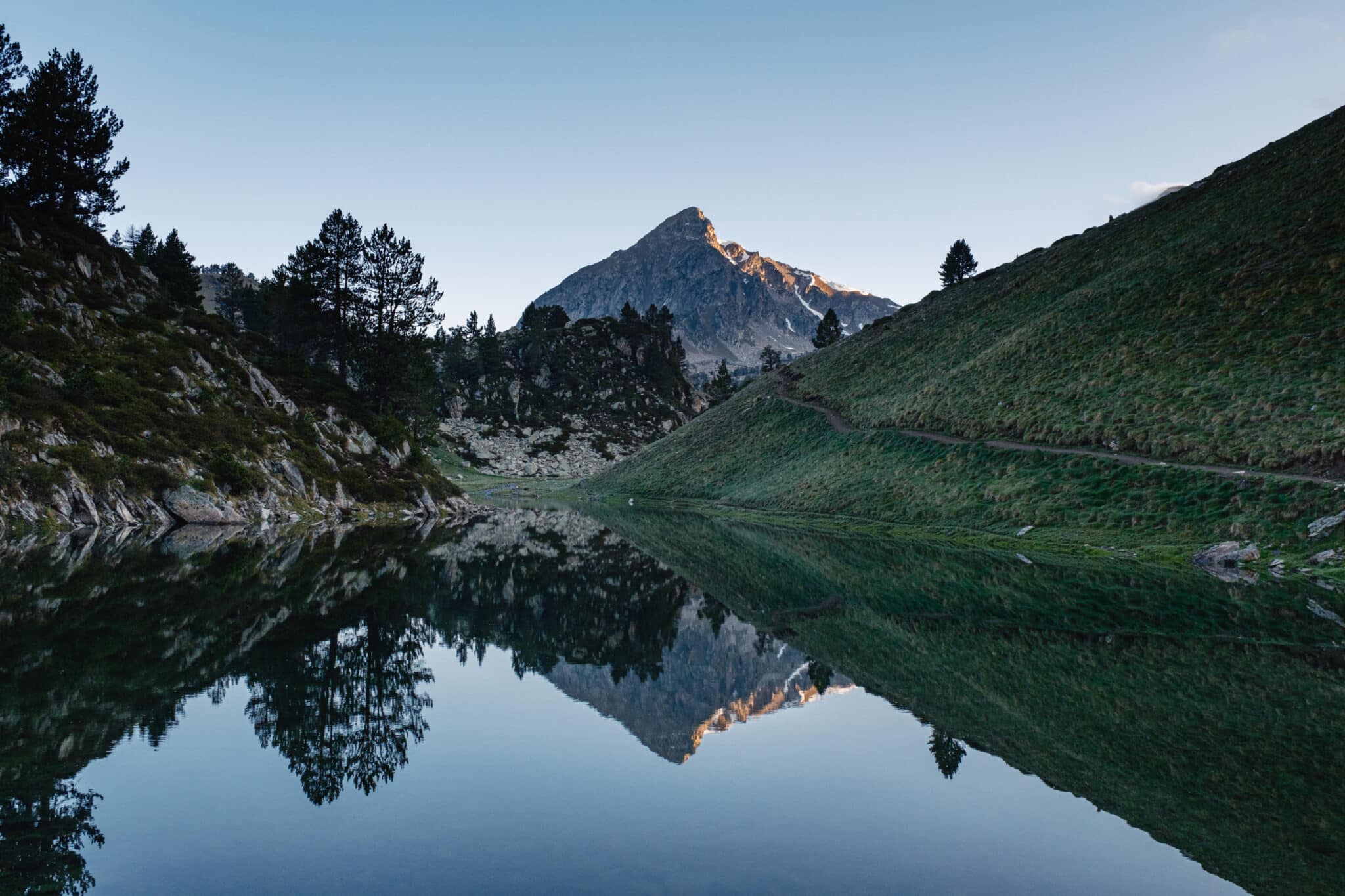 Pic de Bastan reflet lac inférieur