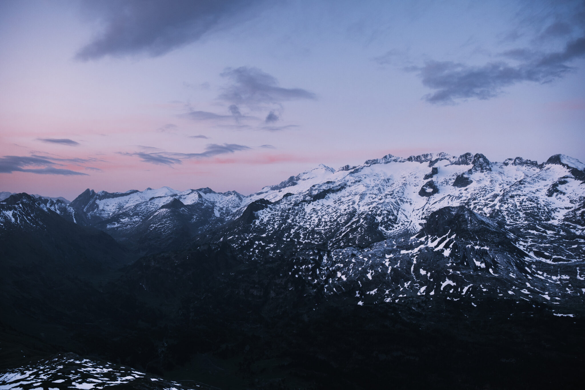 Vue depuis le Port de Vénasque dans les Pyrénées 