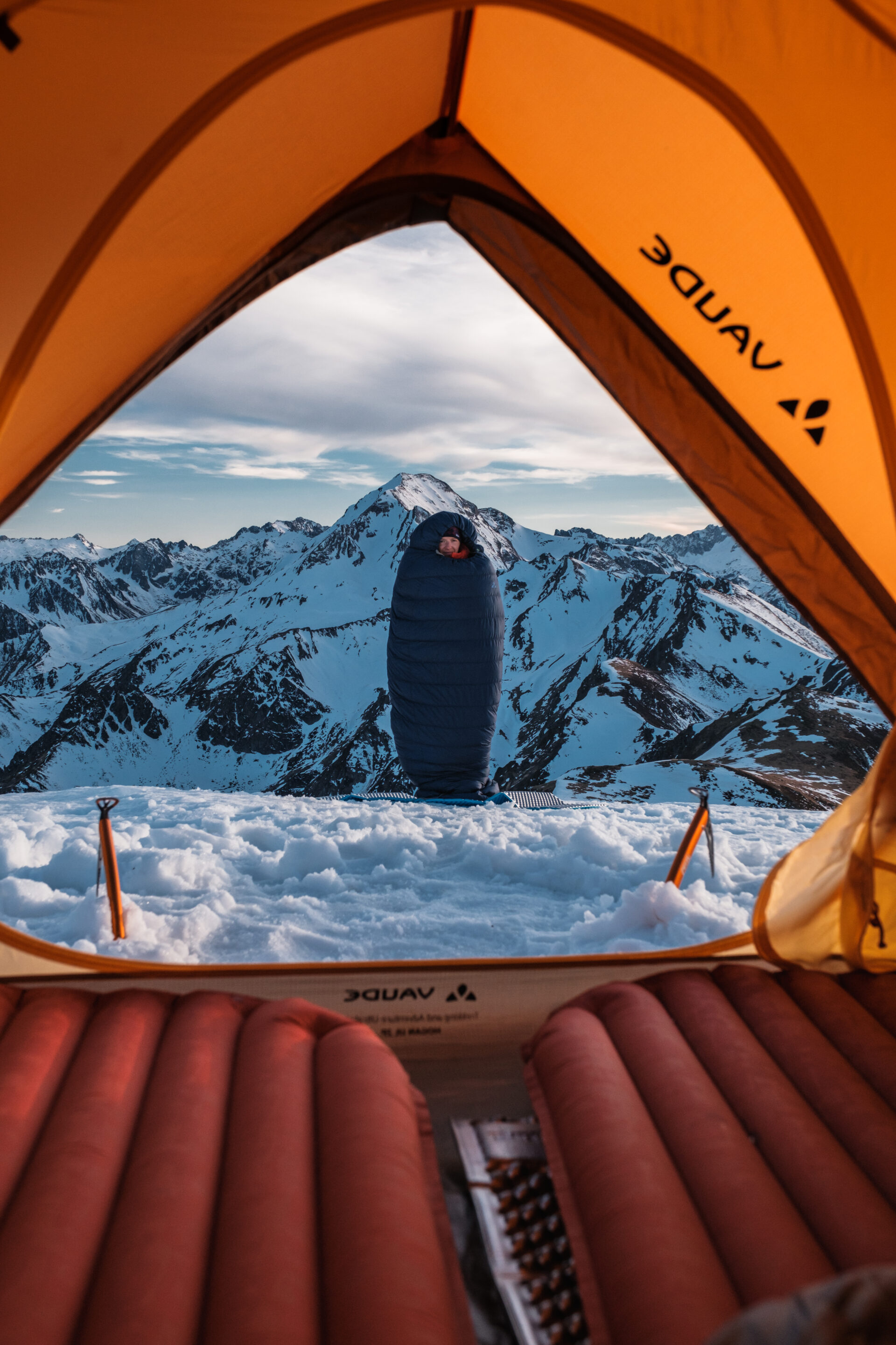 Nuit de bivouac dans la neige avec tente Vaude Hogan, Duvet Vaude Rotstein et matelas Vaude Performance Winter